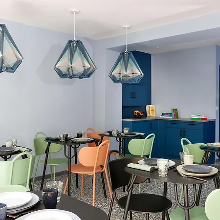 Hotel Un En La Rochelle (Charente-Maritime)