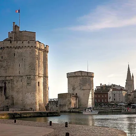 Otel Un En La Rochelle (Charente-Maritime)