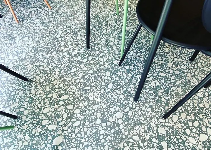 Hotel Un En La Rochelle (Charente-Maritime)